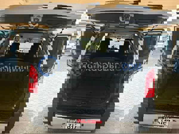 نيسان سيارات مستعملة للبيع نيسان سيارات مستعملة للبيع