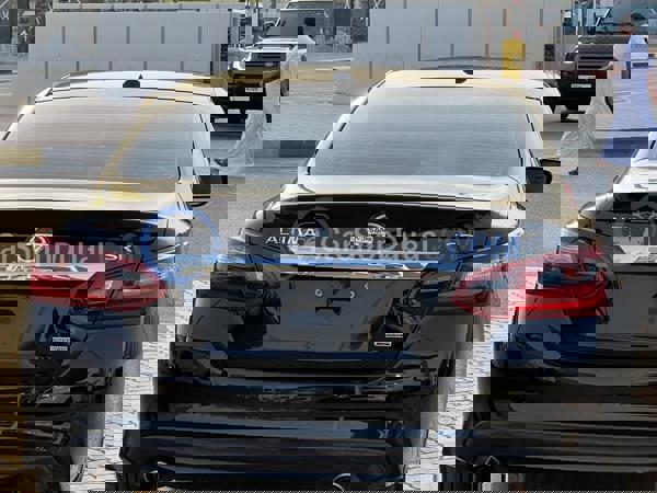 نيسان سيارات مستعملة للبيع نيسان سيارات مستعملة للبيع