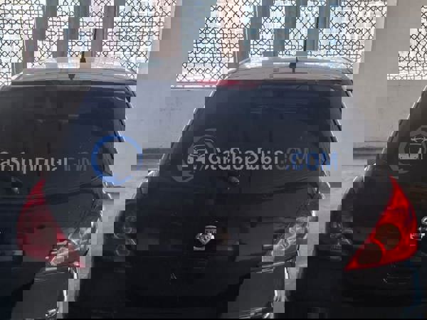 نيسان سيارات مستعملة للبيع